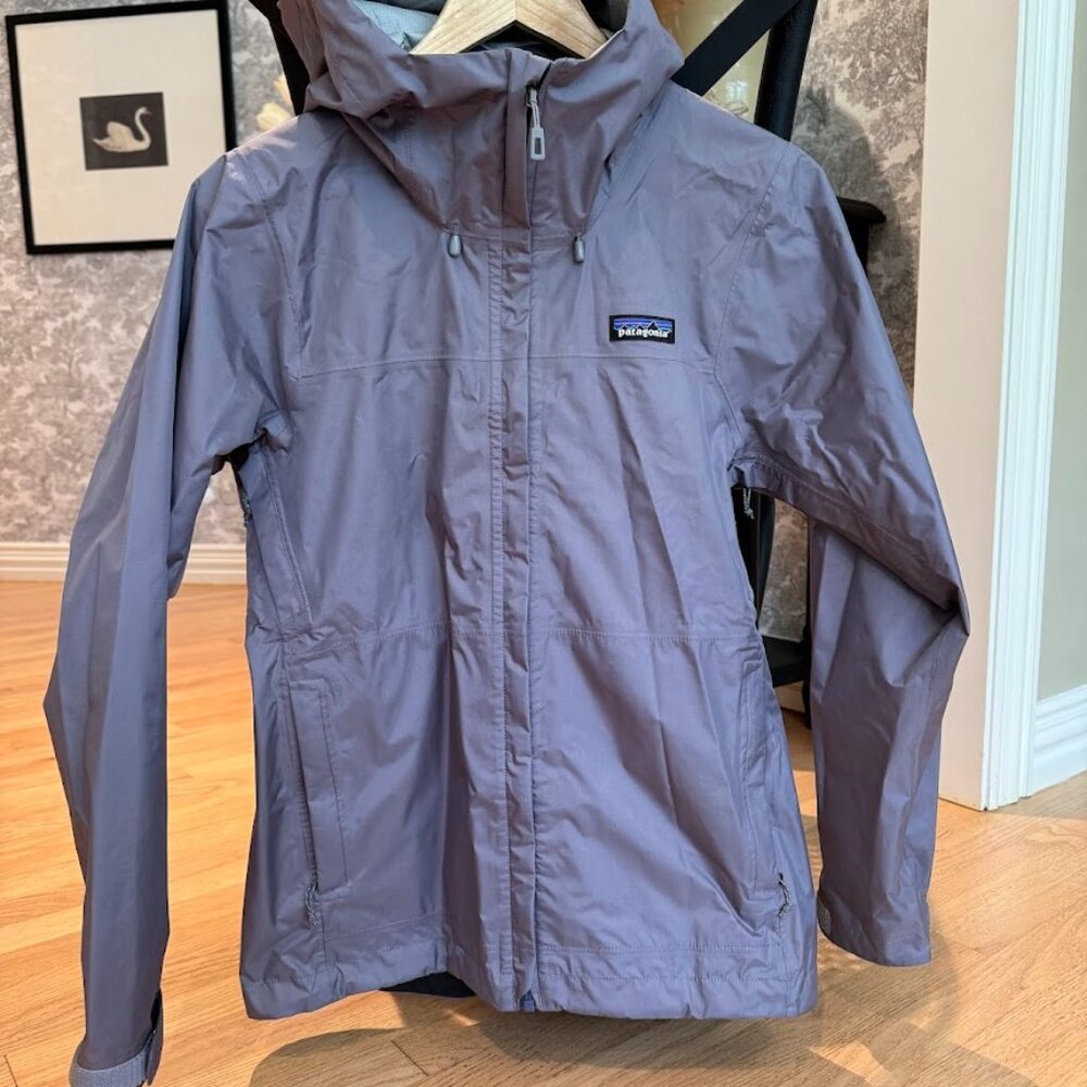 patagonia rain coat womens XS lavender color